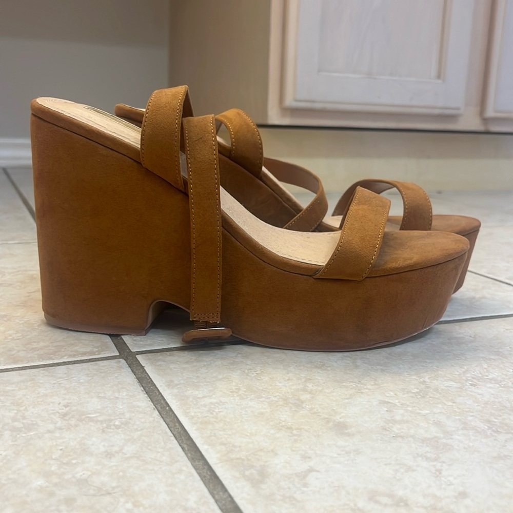 Liliana size 11 brown suede platform heels